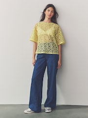 Amarillo - Boxy Floral Mesh Short Sleeve Top - Imagen 3 de 7