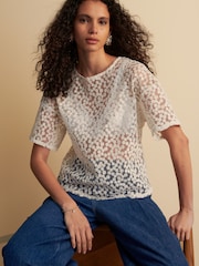 Blanco - Boxy Floral Mesh Short Sleeve Top - Imagen 1 de 8