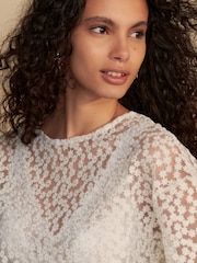Blanco - Boxy Floral Mesh Short Sleeve Top - Imagen 2 de 8
