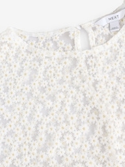 Blanco - Boxy Floral Mesh Short Sleeve Top - Imagen 8 de 8