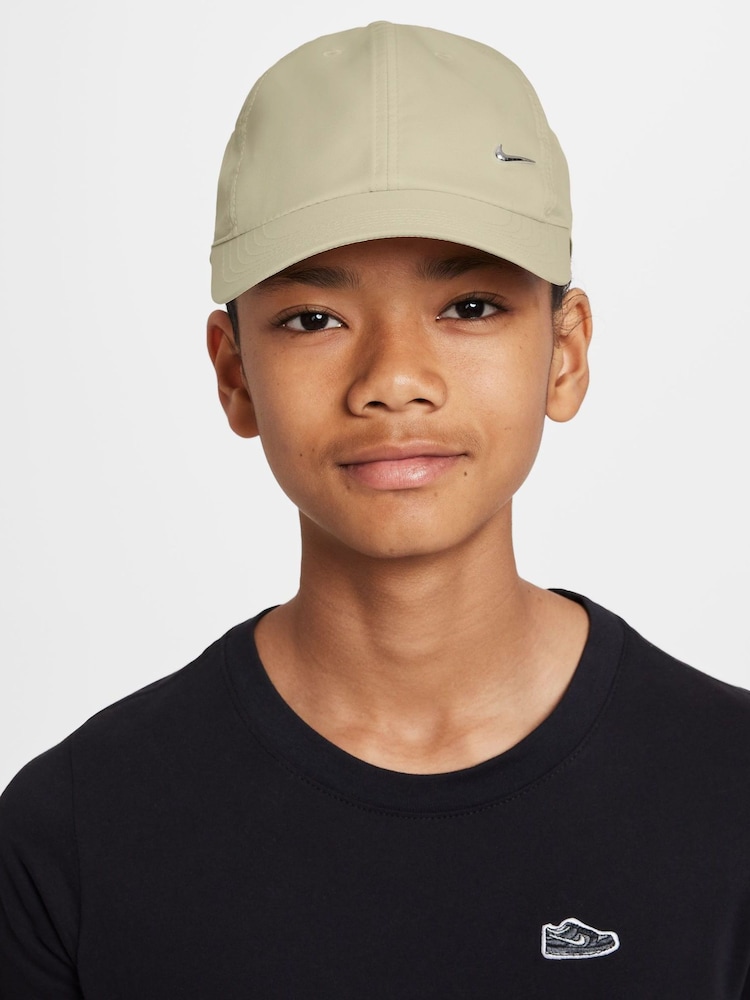 Коричневый - Nike детская кепка с металлическим логотипом  Dri-FIT Kids Club - Изображение 1 из 6