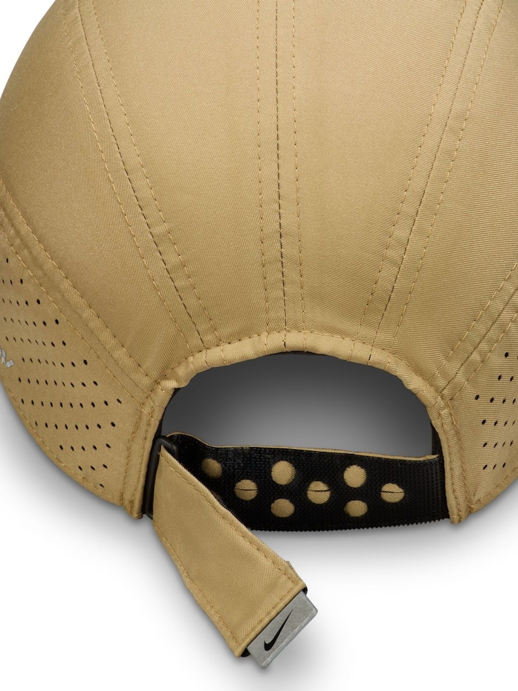 Nike Parachute Beige Dri-FIT Fly Unstructured Reflective Cap - Image 6 of 6 Nike Parachute Beige Dri-FIT Fly Unstructured Reflective Cap - Image 6 of 6