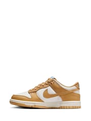 Nike Honeycomb Gold and White Youth Dunk Low Trainers - Image 4 of 10