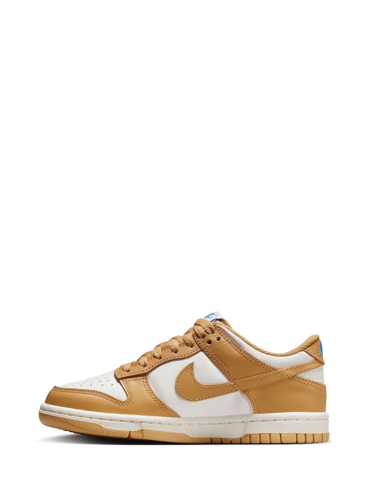 Nike Honeycomb Gold and White Youth Dunk Low Trainers - Image 4 of 10