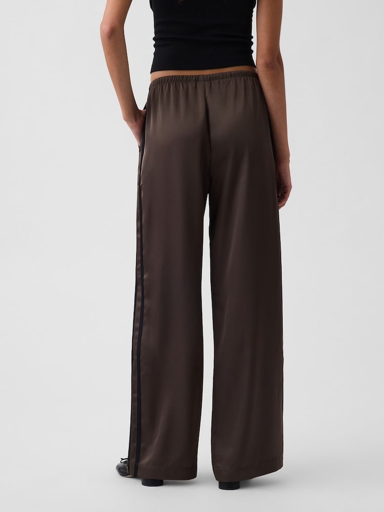 Braun - Gap Satin Easy Wide-Leg Trousers - Bild 2 von 5
