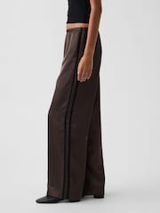 Braun - Gap Satin Easy Wide-Leg Trousers - Bild 3 von 5