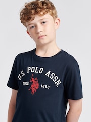 أزرق - U.S. Polo Assn. Boys Blue Signature Arch Print 100% Cotton T-Shirt - صورة 2 من 7
