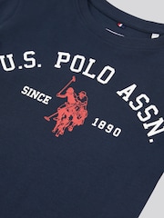 أزرق - U.S. Polo Assn. Boys Blue Signature Arch Print 100% Cotton T-Shirt - صورة 7 من 7