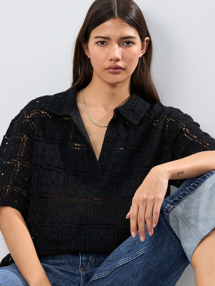 Negro - Crochet Short Sleeve Collared Top - Imagen 1 de 5 Negro - Crochet Short Sleeve Collared Top - Imagen 1 de 5