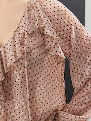 Rosa rubor - Blusa con volantes de malla flocada de lunares - Imagen 5 de 7