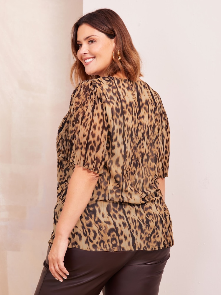 Friends Like These Natural Animal Curve Short Sleeve Pleated Top - Image 4 of 4 Friends Like These Natural Animal Curve Short Sleeve Pleated Top - Image 4 of 4