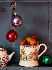 Emma Bridgewater Cream Christmas Gingerbread 1/2 Pint Mug - Image 1 of 5