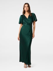 Grün - Forever New – Chelsea – Maxikleid aus Satin mit Flatterärmeln - Bild 1 von 4