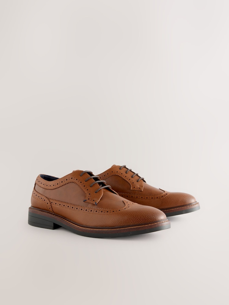 Rjava - Chunky Sole gležnjar z luknjičastim vzorcem in vezalkami - Slika 1 iz 5 Rjava - Chunky Sole gležnjar z luknjičastim vzorcem in vezalkami - Slika 1 iz 5