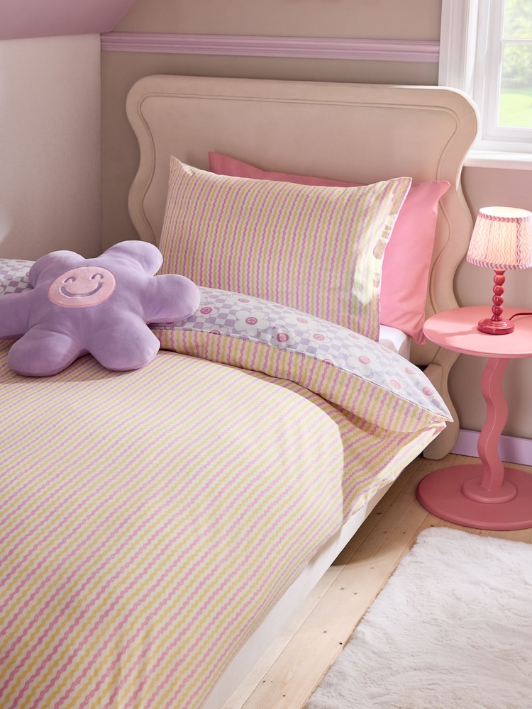 Lilac Flower Checkerboard Printed Polycotton Duvet Cover and Pillowcase Bedding Set - Image 4 of 7