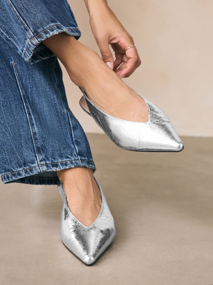 Silber - Forever Comfort® Spitze Pumps mit Fersenriemen - Bild 1 von 12 Silber - Forever Comfort® Spitze Pumps mit Fersenriemen - Bild 1 von 12