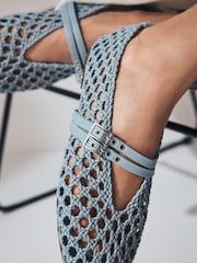 أزرق - حذاء Mary Jane بتصميم منسوج ومقدمة مستديرة وإبزيم مزدوج من Forever Comfort® - صورة 6 من 10