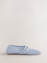 أزرق - حذاء Mary Jane بتصميم منسوج ومقدمة مستديرة وإبزيم مزدوج من Forever Comfort® - صورة 8 من 10