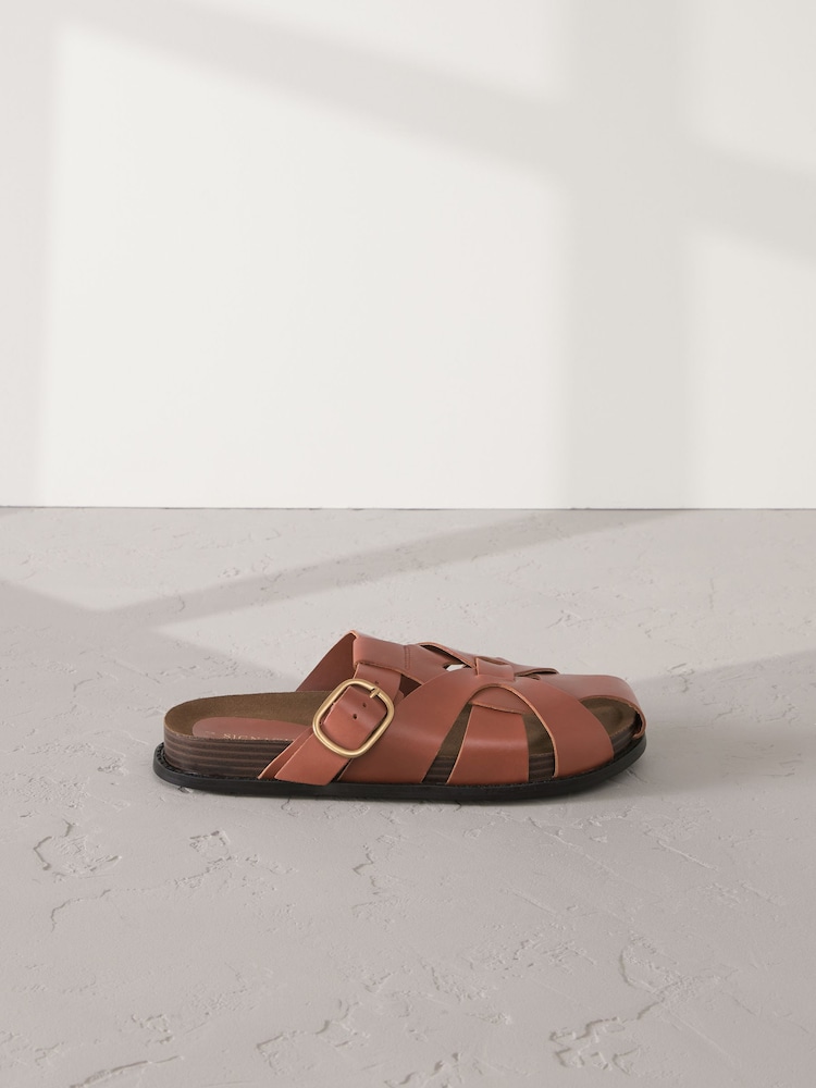 Rjava - Signature Premium Leather Round Weave Buckle Footbed Shoes - Slika 2 iz 6