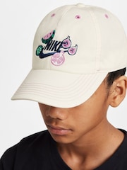Nike Kids Club Fruit Graphic Print 100% Cotton Cap - Imagen 4 de 6