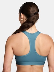Azul ahumado - Nike Medium Swoosh Support Padded Sports Bra - Imagen 2 de 3