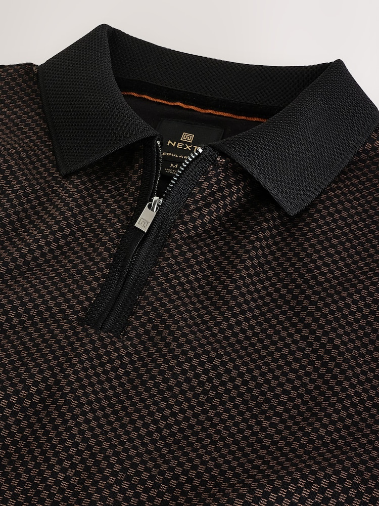 Schwarz/Gold - Elegantes Poloshirt mit kurzem Reißverschluss - Bild 7 von 7