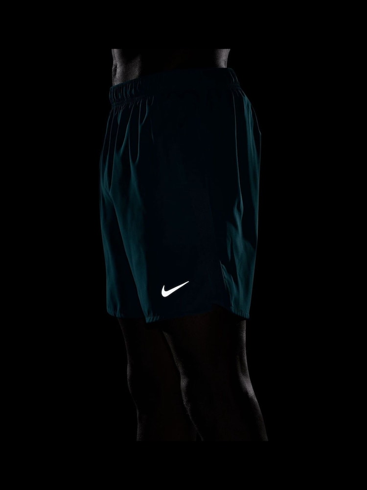 Cactus azul - 7 pulgadas - Pantalones cortos sin forro para correr Dri-FIT Challenger de Nike - Imagen 5 de 5