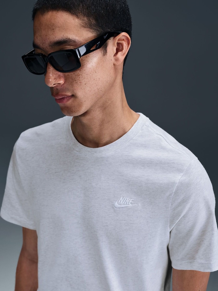 Hellgrau - Nike Club T-Shirt - Image 4 of 6