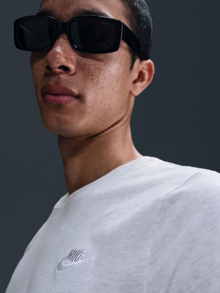 Nike Light Grey Club T-Shirt - Image 6 of 6 Nike Light Grey Club T-Shirt - Image 6 of 6
