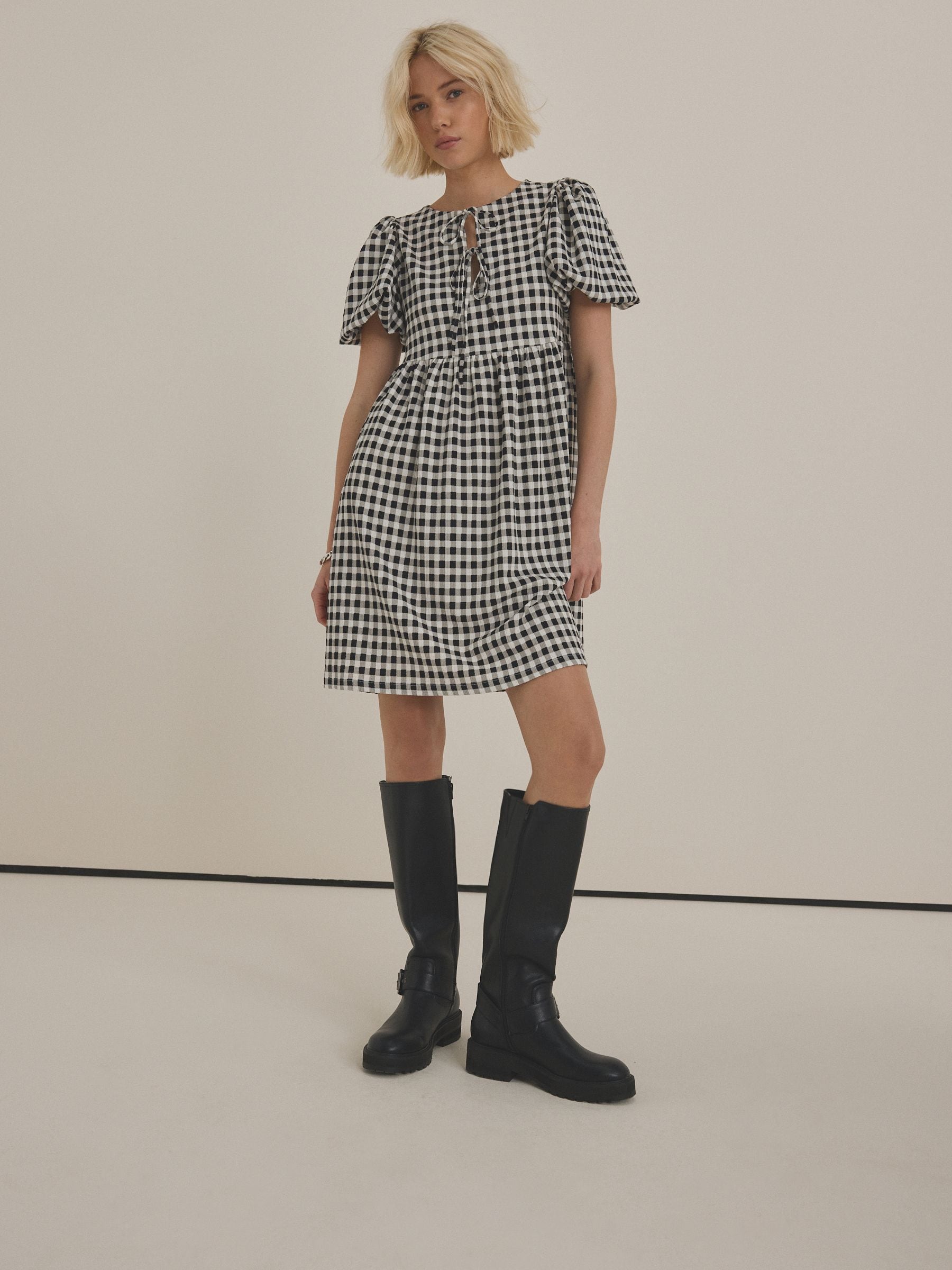 最安価格 Check Gingham White and Black Buy Textured Puff Jersey ワンピース