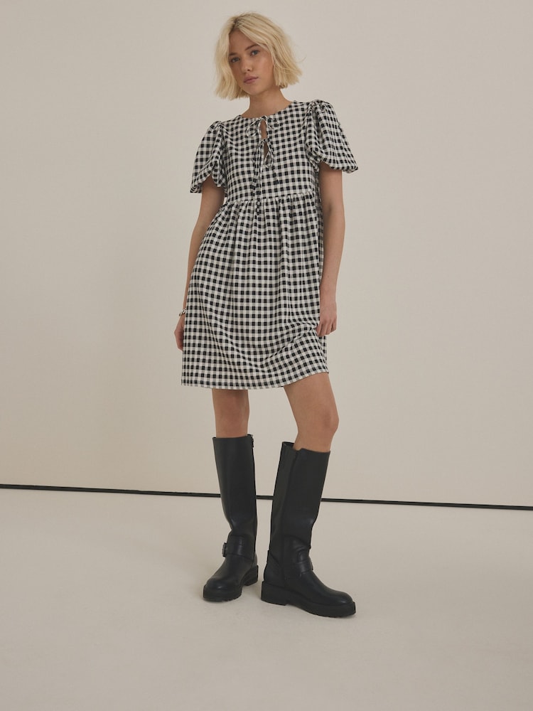 Black and White Gingham Check Textured Jersey Puff Sleeves Tie Front Detail Mini Dress - Image 4 of 8