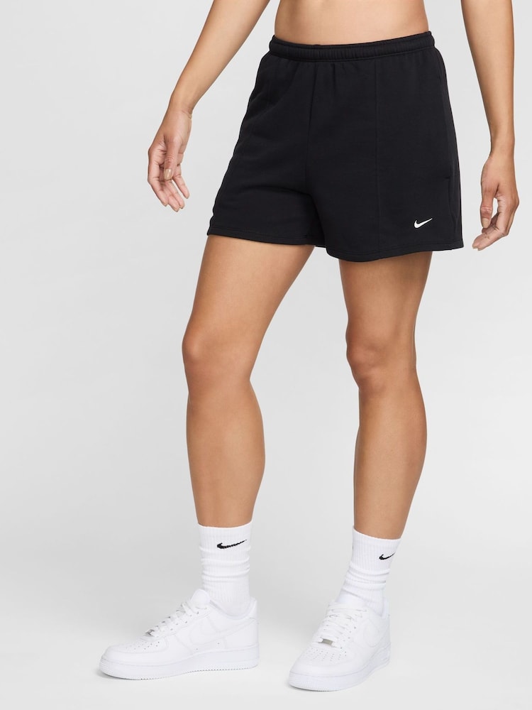 Черный - Nike Chill Terry Mid Rise 4" Шорты из французского терри - Изображение 1 из 7