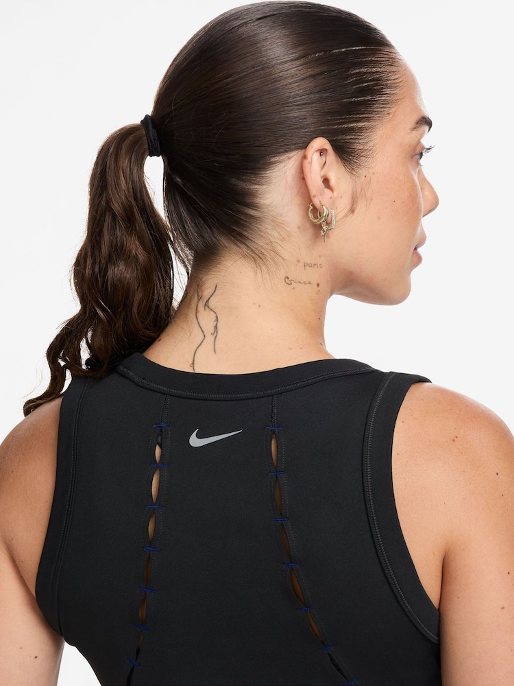 Nike One Fitted Dri-FIT Tank Top - Imagen 3 de 3