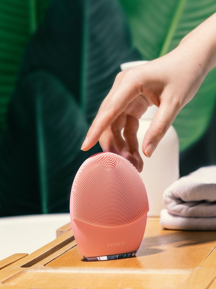 FOREO LUNA 4 Smart Facial Cleansing Firming Massage Device For Men - Image 2 of 3