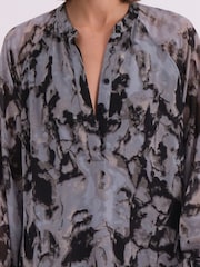 Religion Grey Sunset Maxi Shirt Dress With A Tiered Boho Style Skirt In Abstract Prints - Image 7 of 7