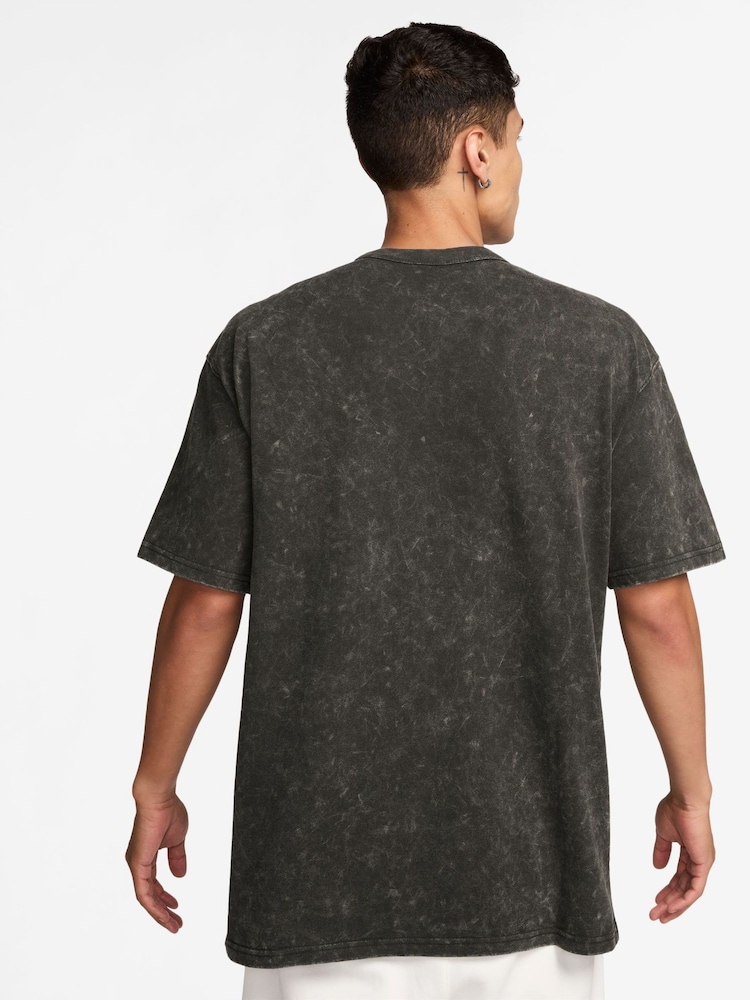 Nike Green Oversized Sportswear Premium T-Shirt - Image 2 of 3