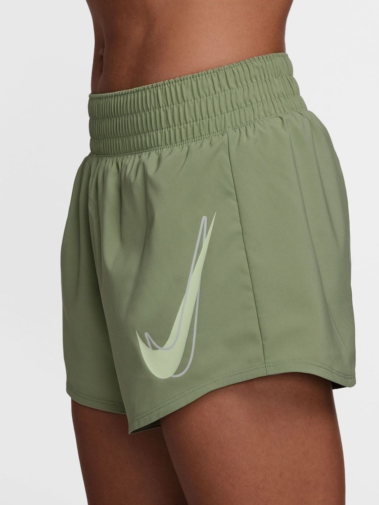 Spodenki do biegania Nike One Swoosh Dri-FIT ze średnim stanem i wszytą bielizną - Image 3 of 4