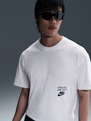 Weiß - Nike Sportswear Official Use Only Back Graphic T-Shirt - Bild 4 von 6