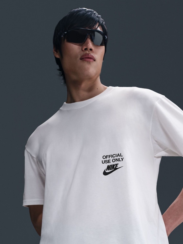 Weiß - Nike Sportswear Official Use Only Back Graphic T-Shirt - Bild 6 von 6
