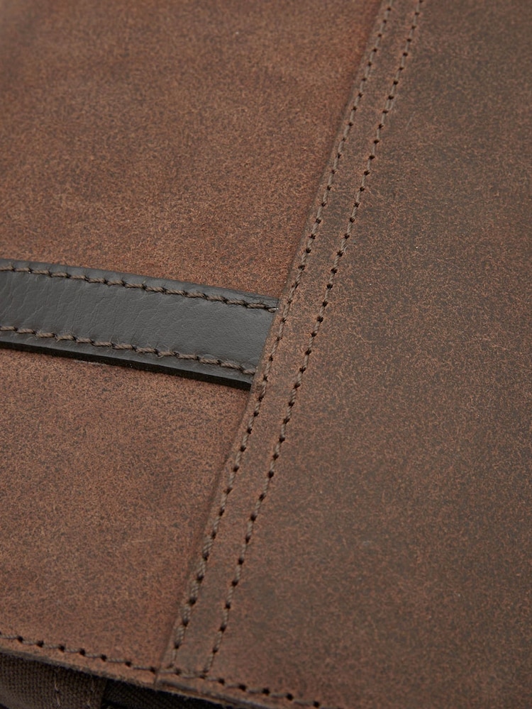 Celtic & Co. Trim Leather Brown Wash Bag Roll - Image 8 of 8