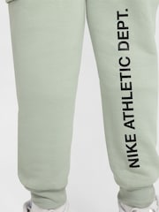 Nike Jade Horizon Sport Inspired Fleece Cargo Joggers - Image 7 of 9