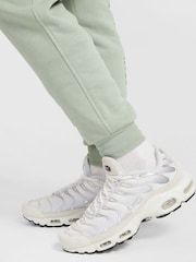 Nike Jade Horizon Sport Inspired Fleece Cargo Joggers - Image 8 of 9