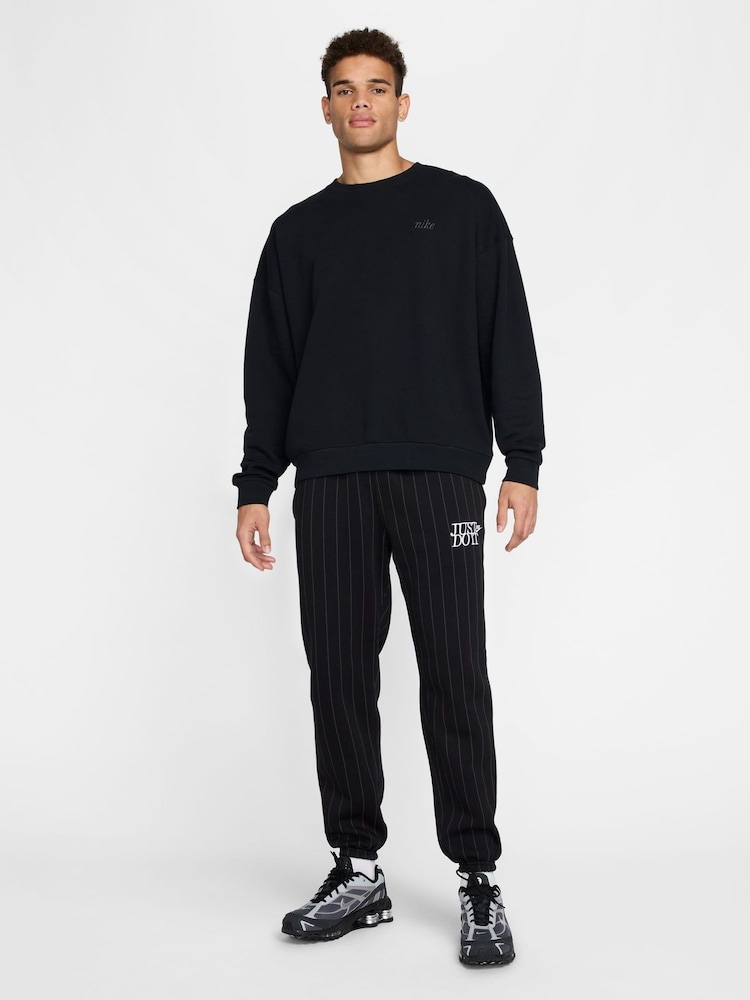 Nike Black Oversized Club Crew Sweatshirt - Image 6 of 6