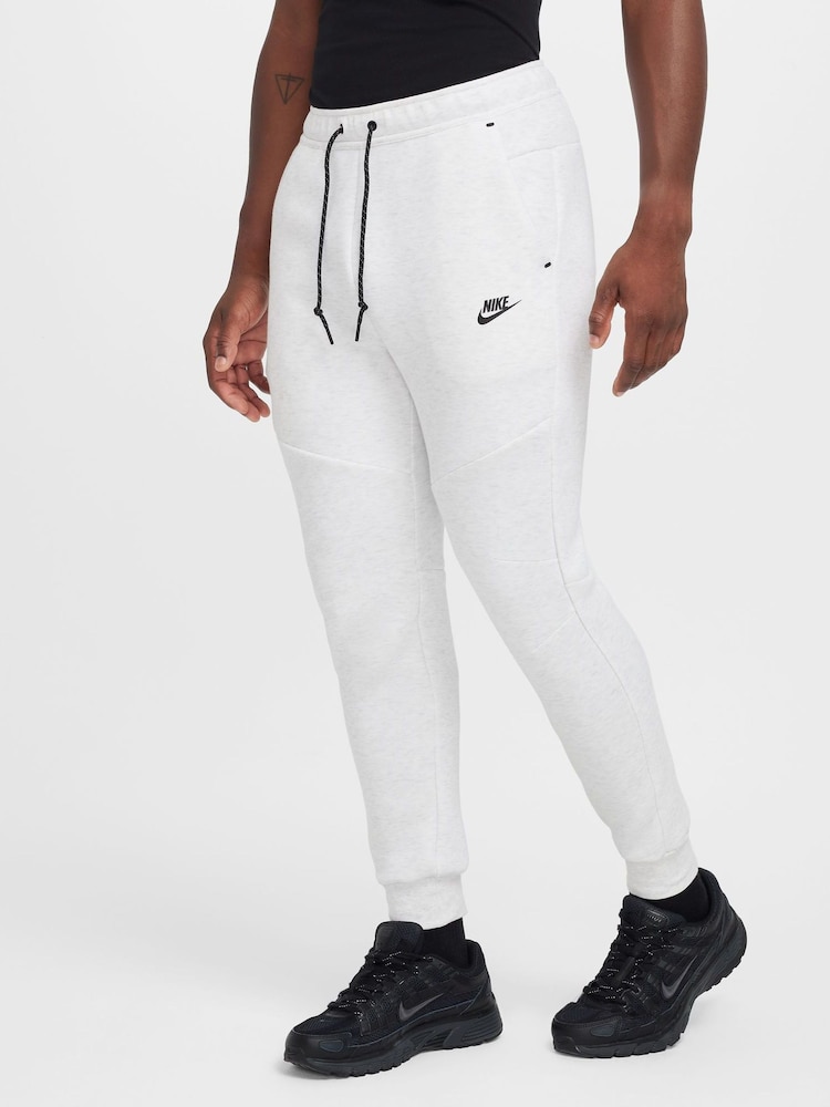 Белый - Спортивные брюки из флиса Nike Tech - Изображение 1 из 8