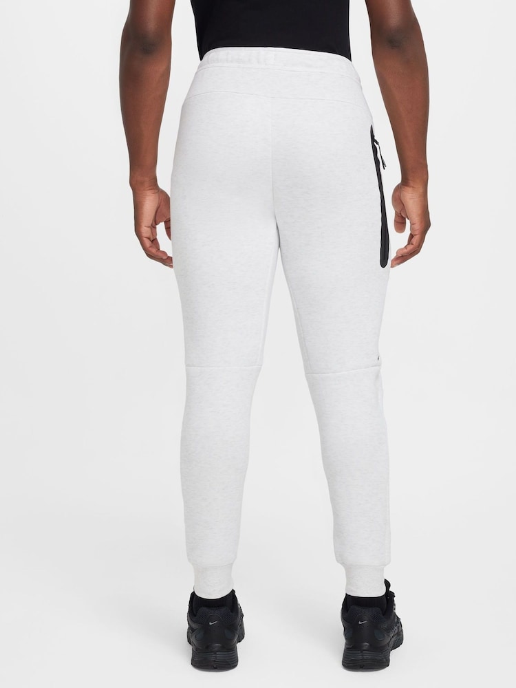 Белый - Спортивные брюки из флиса Nike Tech - Изображение 2 из 8