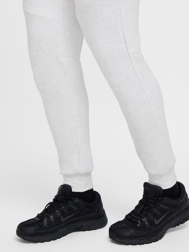 Nike White Tech Fleece Joggers - Image 6 of 8