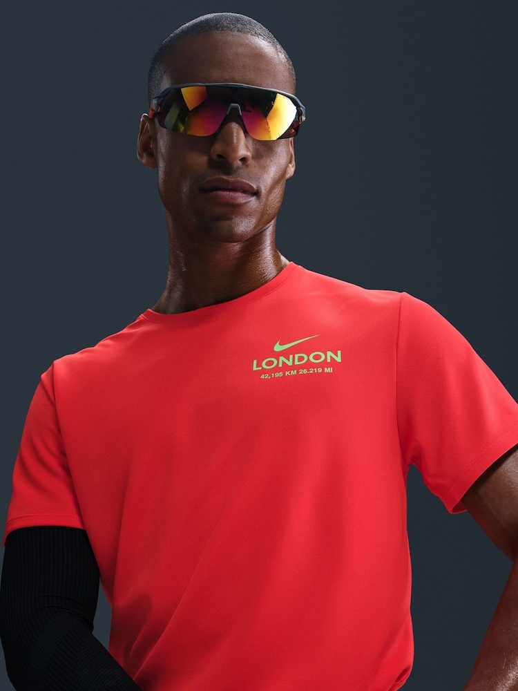 Nike Crimson London Marathon Running T-Shirt - Image 5 of 5