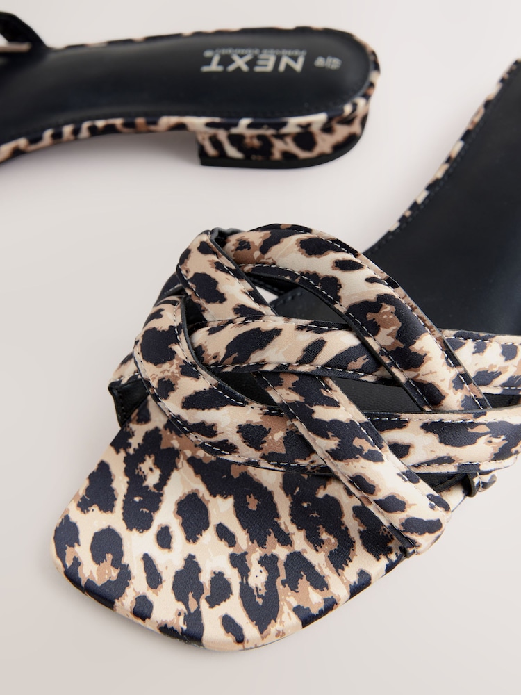 Leopardo - Forever Comfort® Woven Strap Mules - Imagen 7 de 7 Leopardo - Forever Comfort® Woven Strap Mules - Imagen 7 de 7