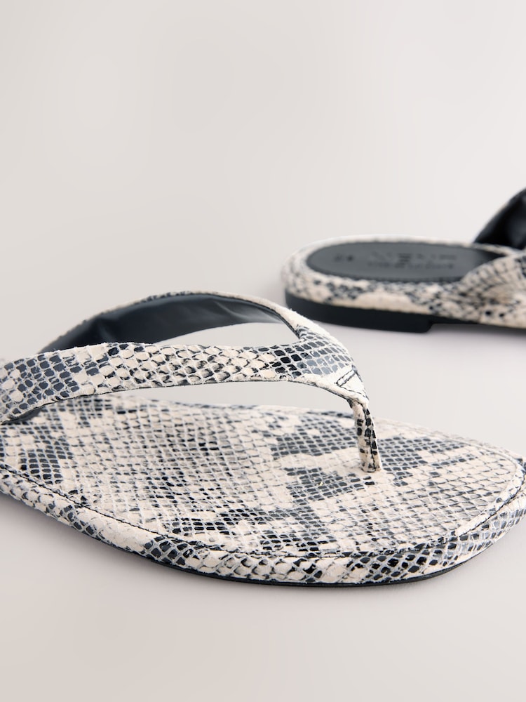 Hadí kůže - Tanga s hranatou špičkou Forever Comfort® Sandály - Image 7 of 8