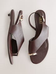بني - صندل بأحزمة وفتحة إصبع Forever Comfort® - صورة 1 من 9